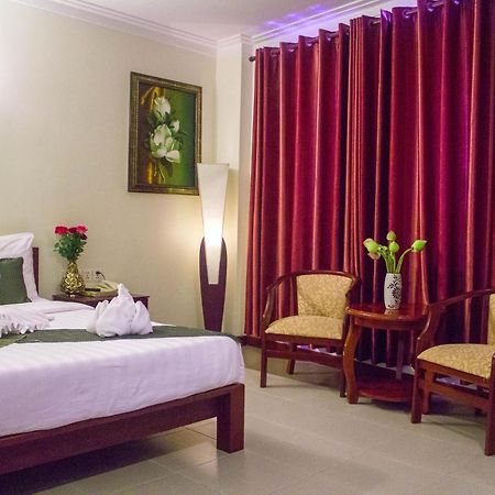 V N E Hotel Пномпень Экстерьер фото